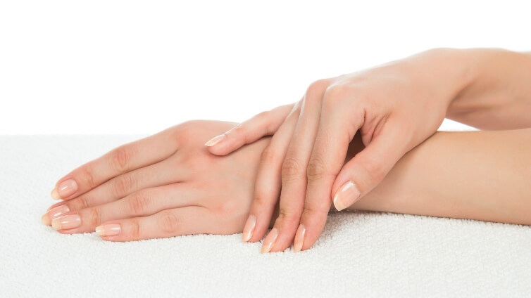 Na ratunek dłoniom – peelingi, wolumetria, hydroksyapatyt, laseroterapia