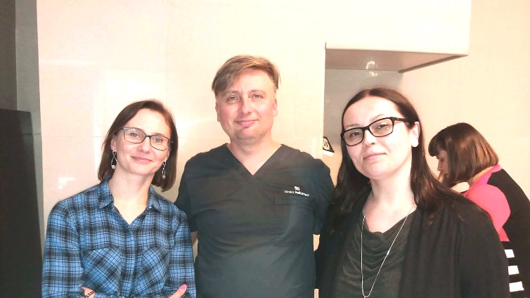 Najszersza oferta szkoleń - jesienne szkolenia w OLLIE: Dr Gabriel Ruciński z Uczestniczkami szkolenia z Lipotransferu